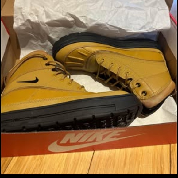 Nike Other - Nike ACG Woodside Hiking Boots Size 6.5Y
